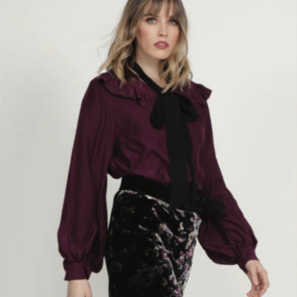 Gold Hawk; NWT Silk Ruffle Tie Neck Blouse in Violet Plum/Black; size SMALL - Picture 3 of 11